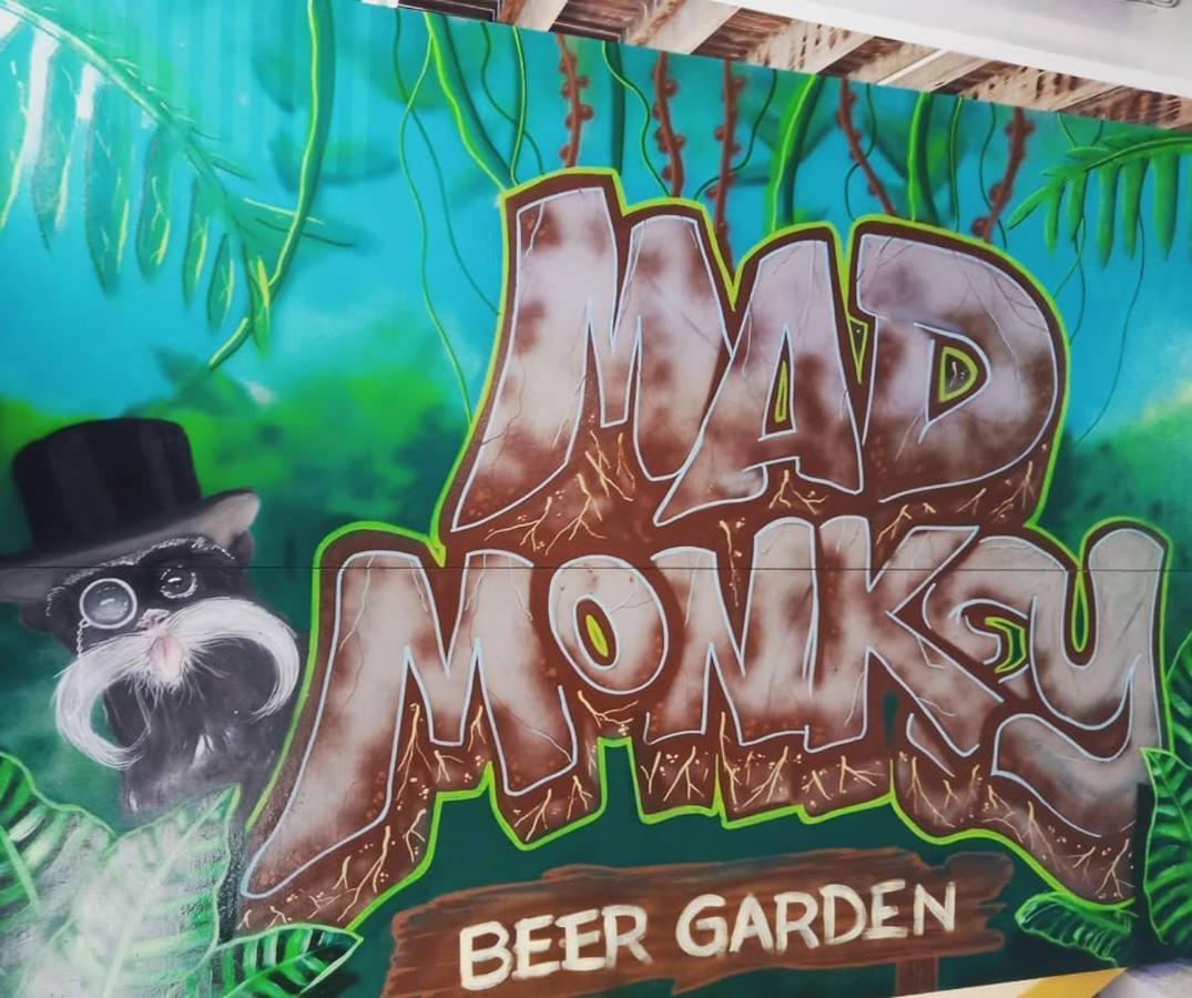 Mad Monkey Central Cairns Exterior photo
